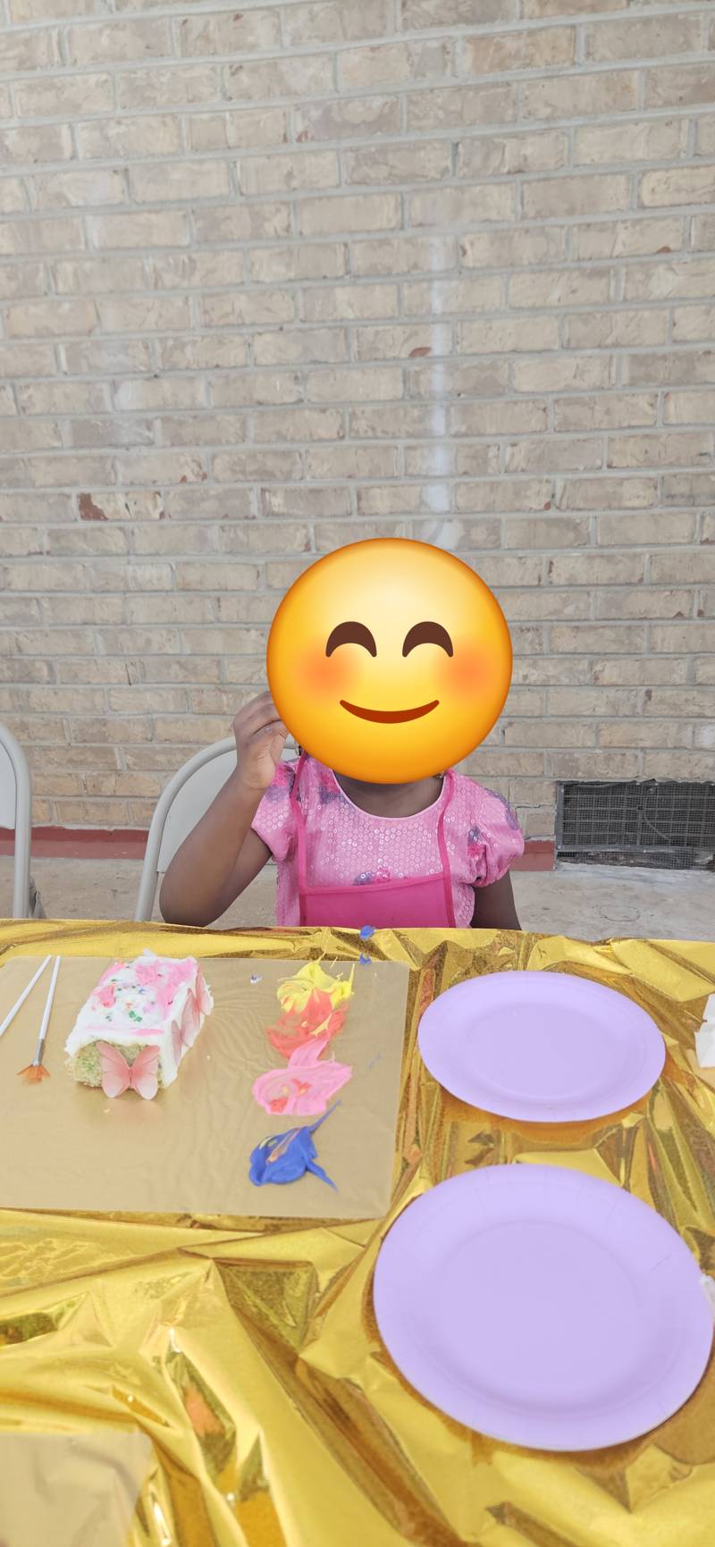 Cake decorating - girl with painted cake