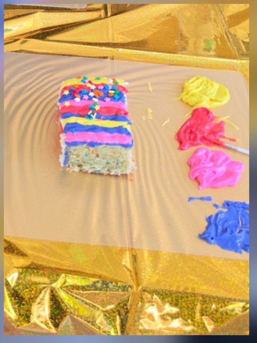 Cake decorating - striped design